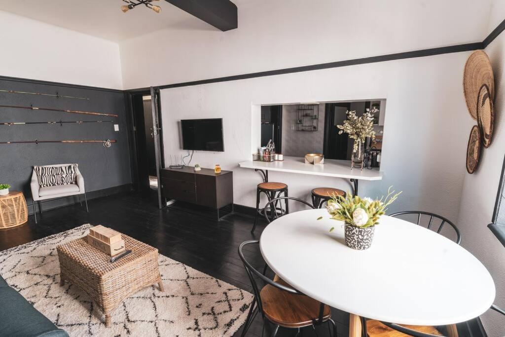 Cozy One-Bedroom In The Heart Of Sea Point Cape Town Exterior foto