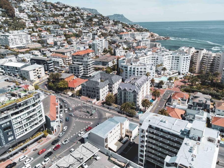 Cozy One-Bedroom In The Heart Of Sea Point Cape Town Exterior foto