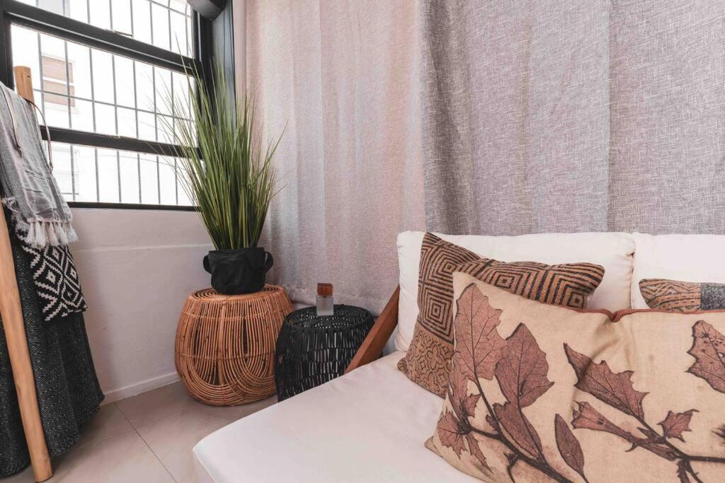 Cozy One-Bedroom In The Heart Of Sea Point Cape Town Exterior foto