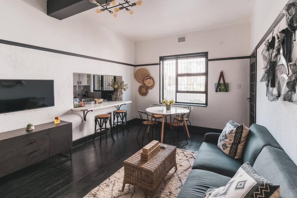 Cozy One-Bedroom In The Heart Of Sea Point Cape Town Exterior foto